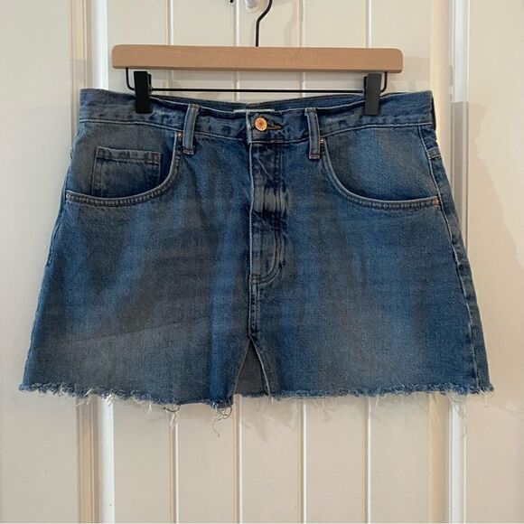 Forever 21 Medium Wash Denim Raw Frayed Hemline Skirt Button Fly - Picture 1 of 10